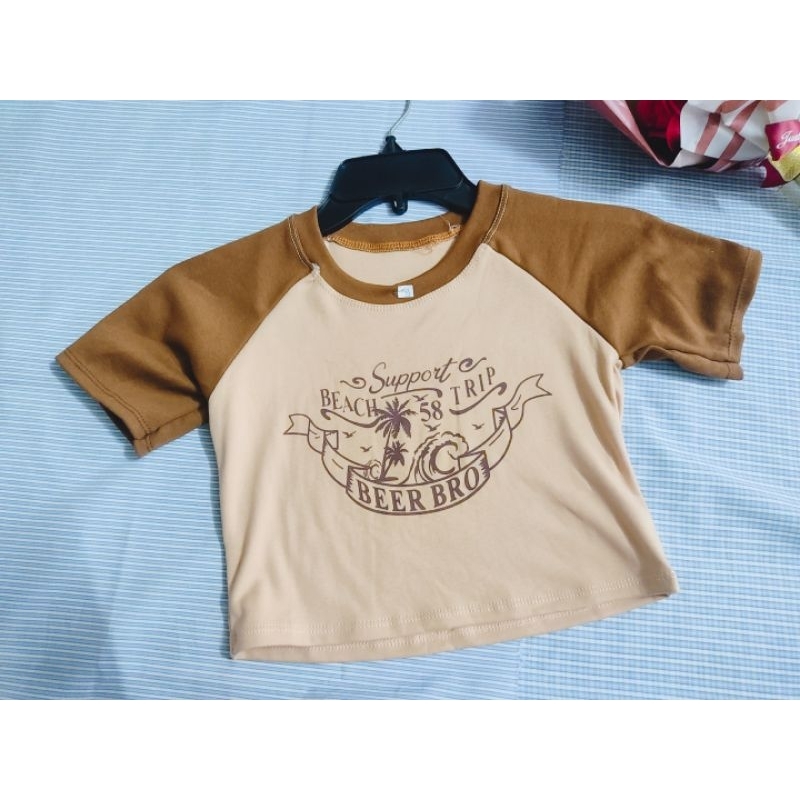 Áo Croptop Phối Màu Cổ Tròn In Hình