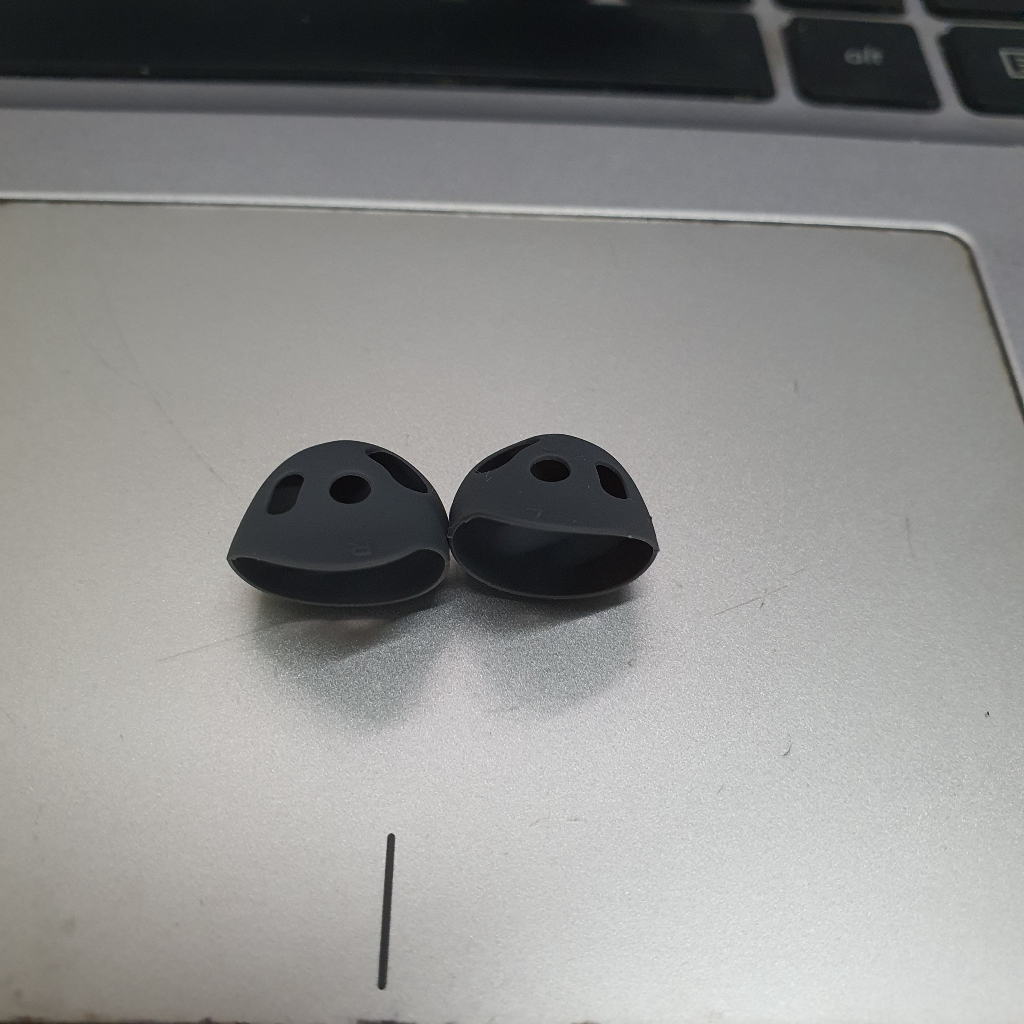 Núm Tai Silicon Chống Trượt BUDS LIVE Chính Hãng