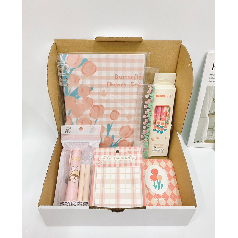 Set quà sổ còng, hộp bút moka, giấy ghi chú đầy sự cute trong một chiếc hộp