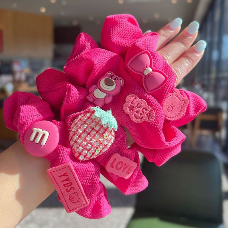 dây cột gắn charm gấu hồng lotso xinh xắn