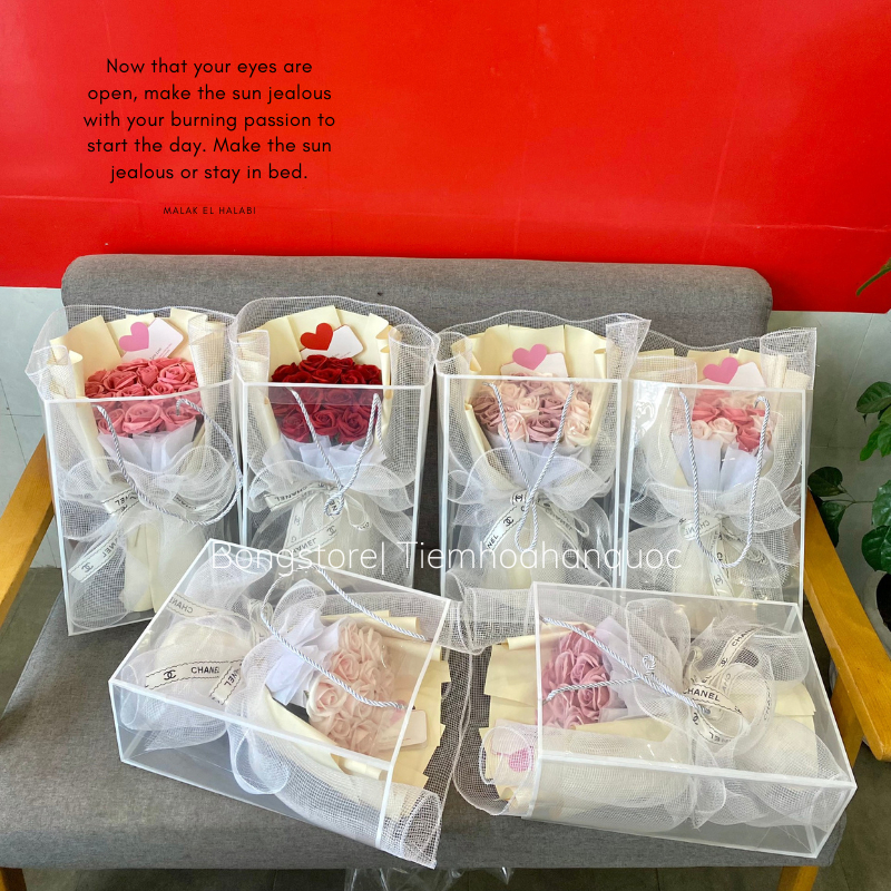 Bó hoa hồng sáp kèm túi thiệp đèn làm quà tặng sinh nhật