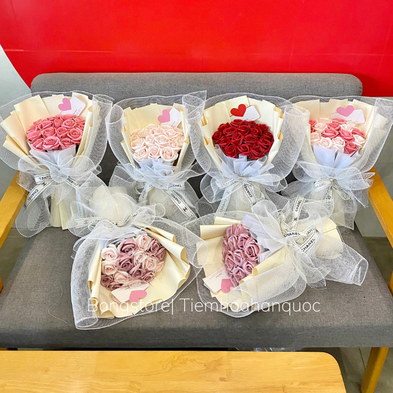 Bó hoa hồng sáp kèm túi thiệp đèn làm quà tặng sinh nhật