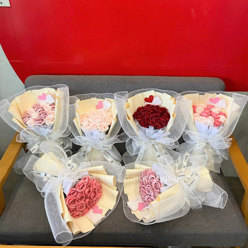 Bó hoa hồng sáp kèm túi thiệp đèn làm quà tặng sinh nhật