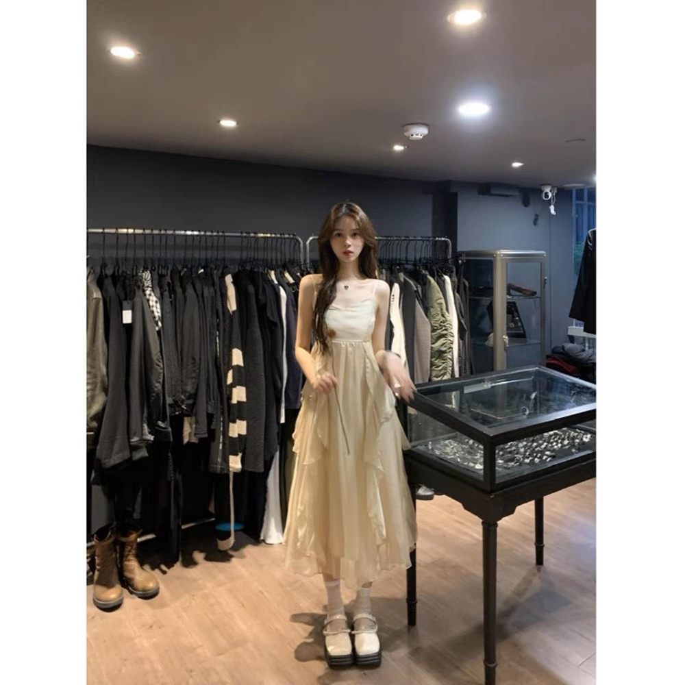 Set váy 2 dây và áo croptop, đầm mềm mại mix cùng áo montoghi ngắn tay phong cách Hàn Quốc