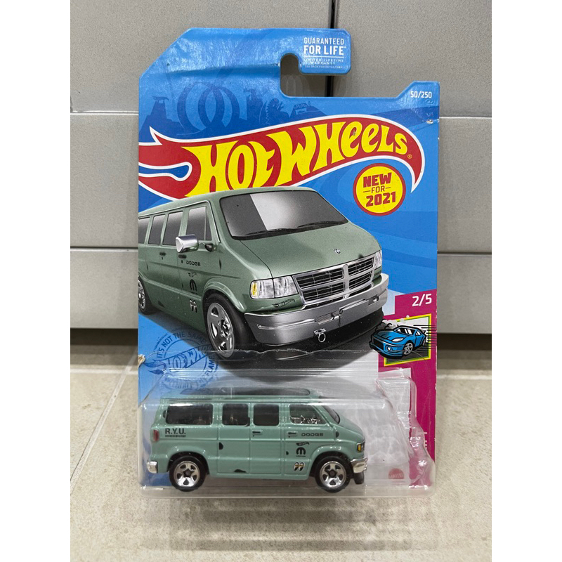 Xe mô hình đồ chơi cơ bản Hotwheels 1:64 - Dodge Van