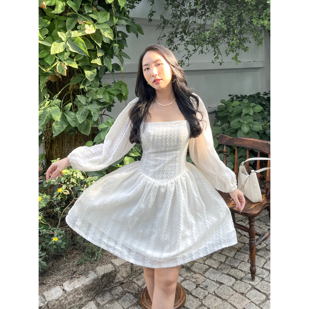 Đầm kem thêu hoạ tiết Chloe Dress