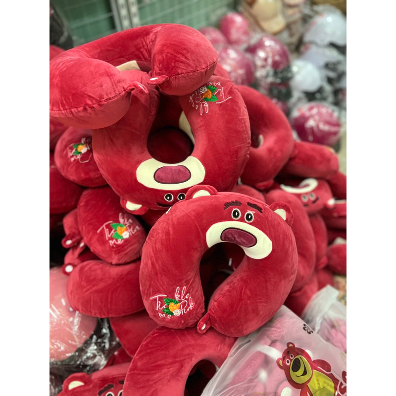 GỐI KÊ CỔ CHỮ U GẤU DÂU TÂY HỒNG LOTSO