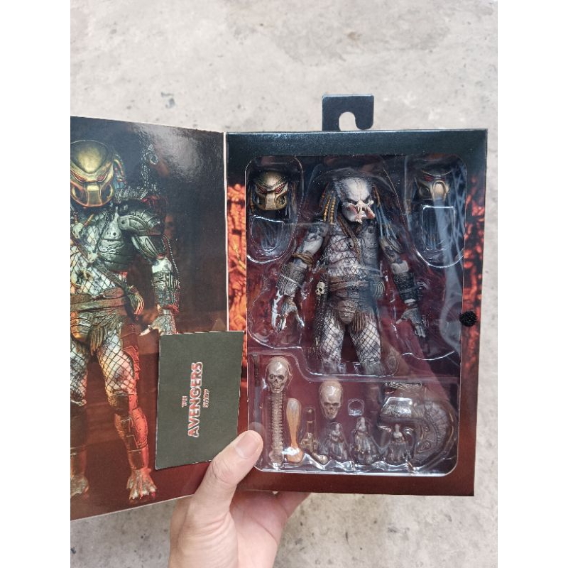 Mô hình NECA Ultimate Elder Predator có sẵn