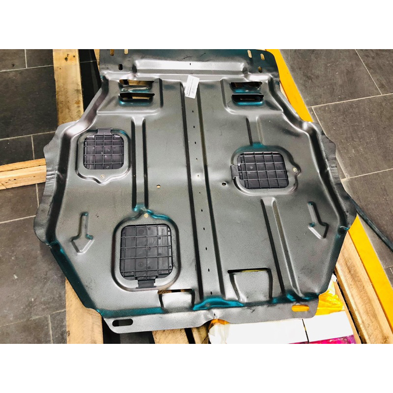 Tấm chắn gầm bảo vệ khoang máy động cơ Mitsubishi Outlander 2015-2023