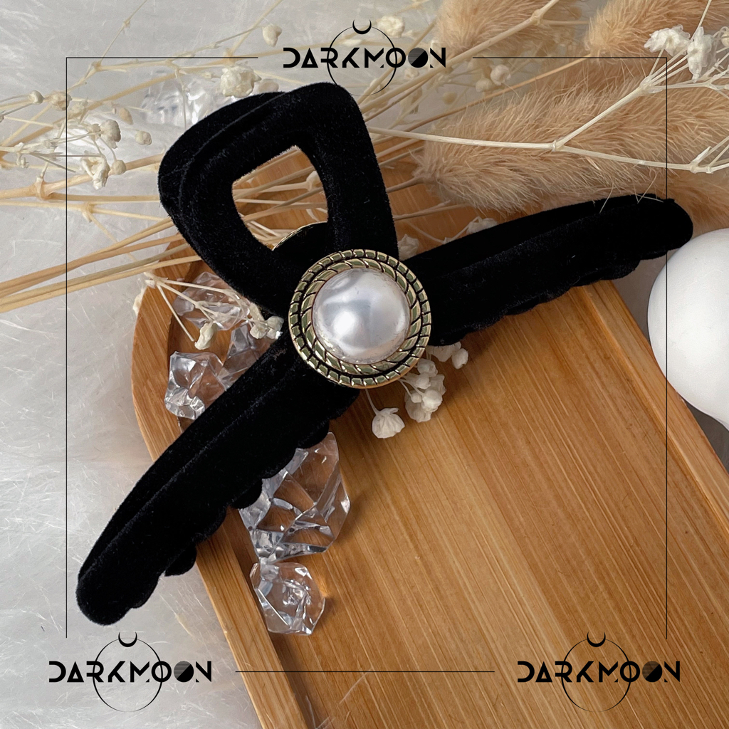 Kẹp tóc càng cua bigsize DARKMOON bằng vải nhung gắn hạt trai KT004
