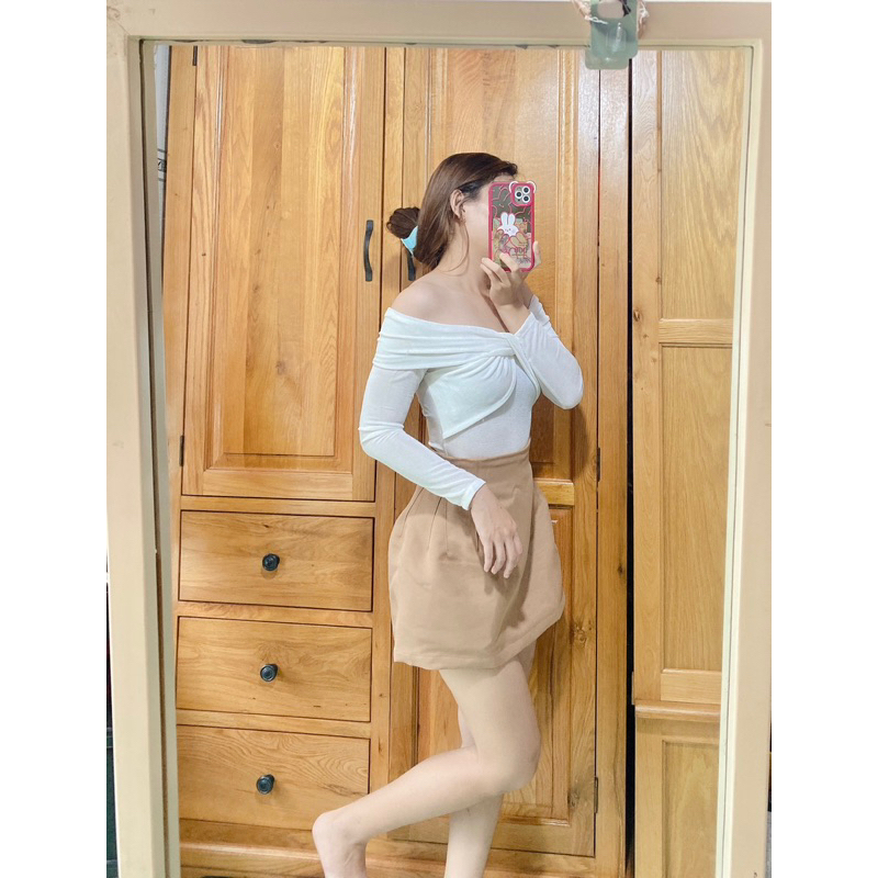 Áo trễ vai tay dài xoắn