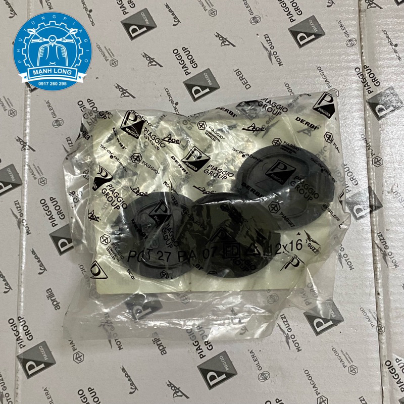 Nút bịt gầm Vespa