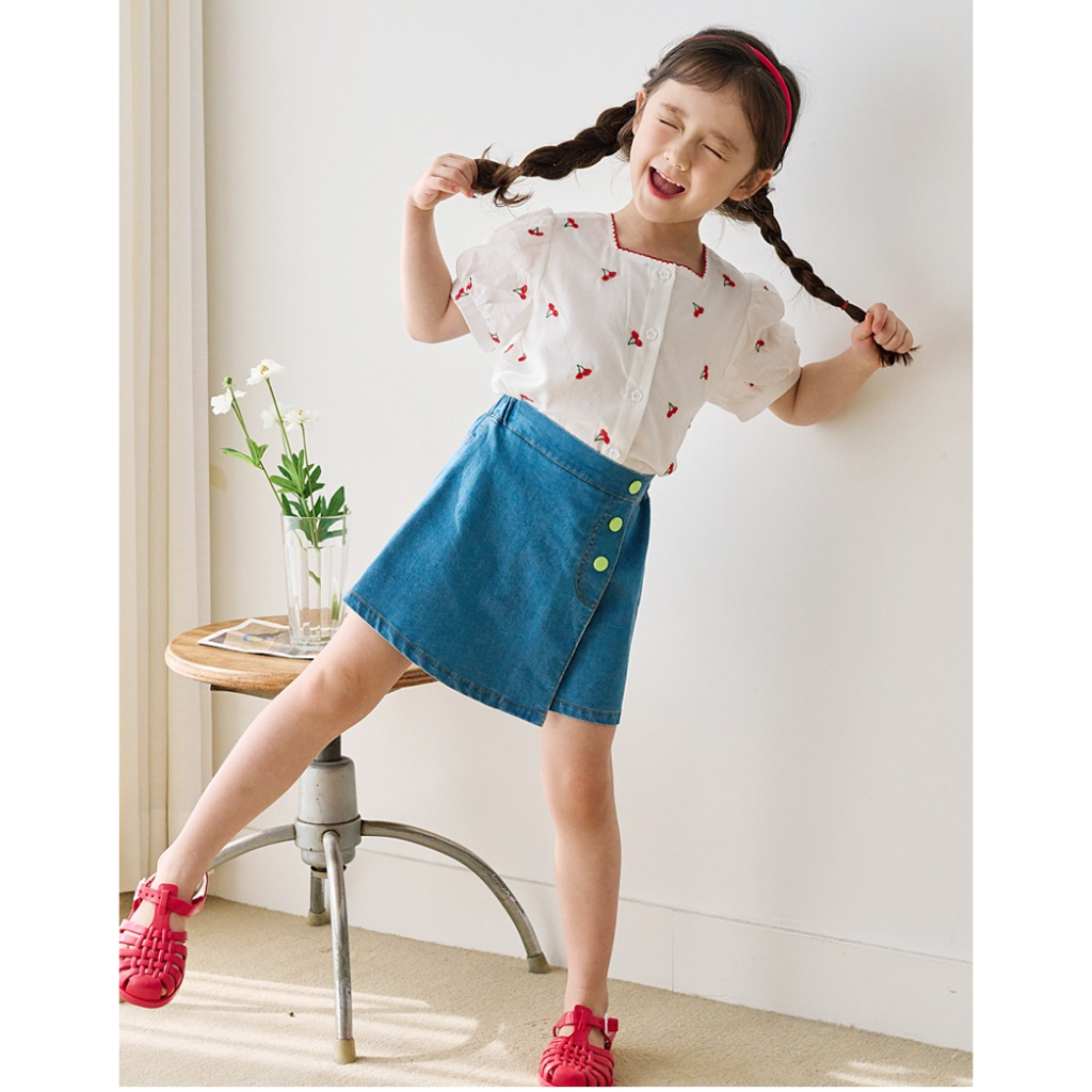 Áo sơ mi cộc tay Bebezoo thêu cherry nền trắng cho bé gái BEC2BL101