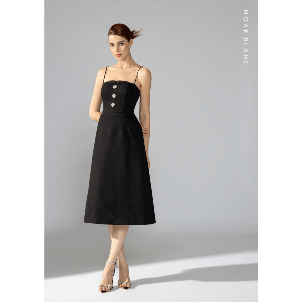 Đầm 2 dây thiết kế dáng A (đen-trắng) đính cúc ngực đá Helen Dress.
