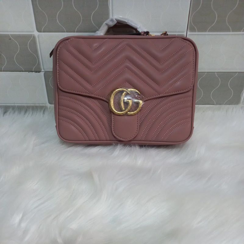 Túi xách tay Gucci bao xịn cho các chị em đi chơi hay dự tiệc đều hợp đeo vai đeo chéo lại càng xinh