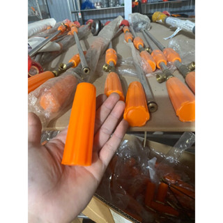 Tay Năm Cần Phun Thuốc Trừ Sâu