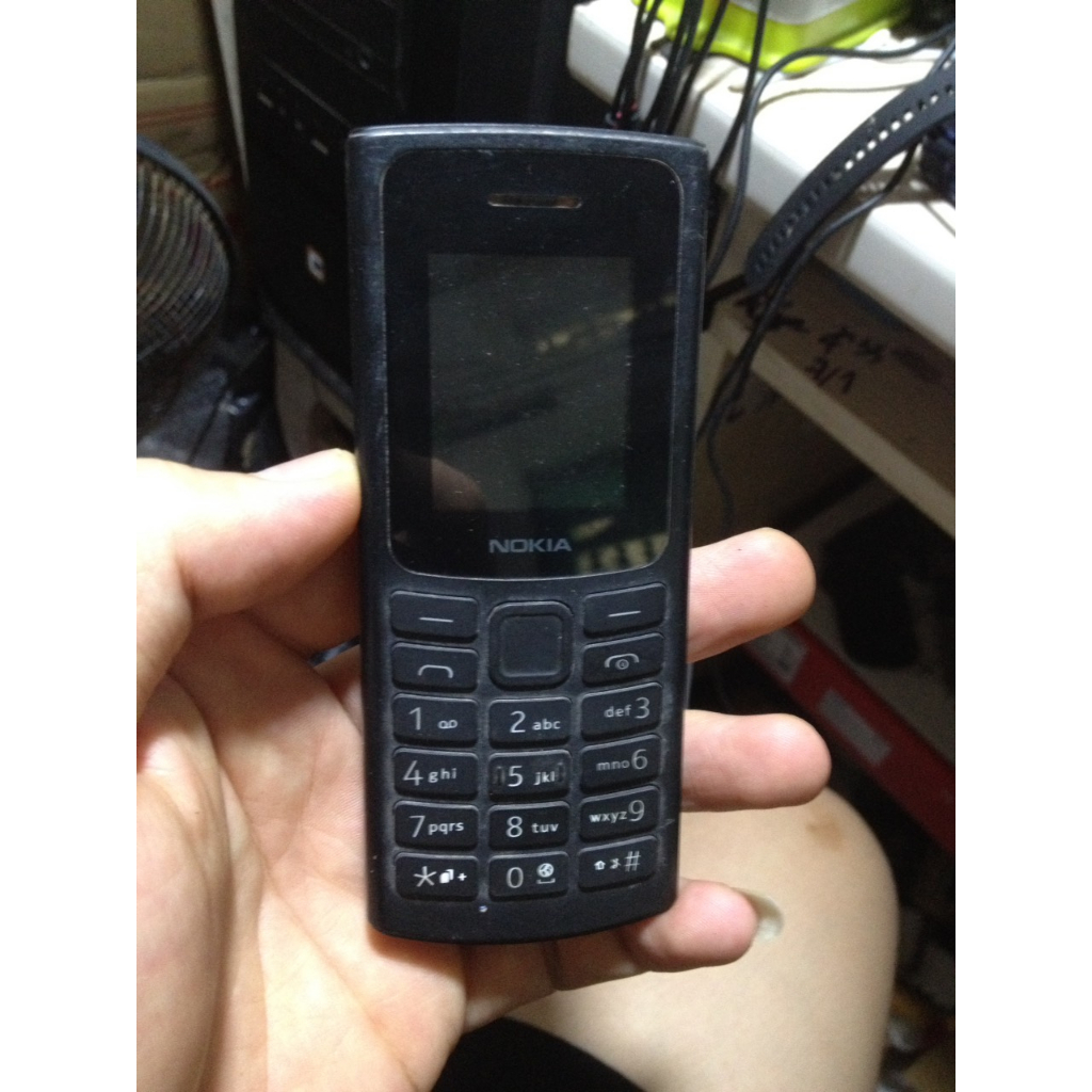 Xác NOKIA 105 (4G) khởi động lên đèn phím, có chuông khởi động, không lên màn, máy không bin........