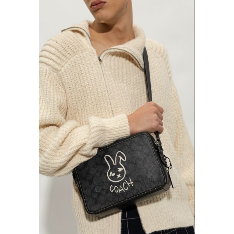 Túi C0ACH Lunar New Year Charter Crossbody 24 đeo chéo xịn xò