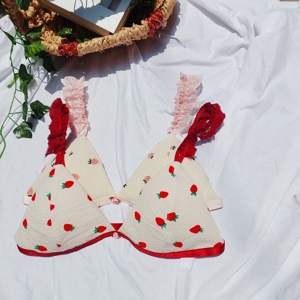 Bộ đồ lót ren không gọng sexy mút mỏng sexy họa tiết dâu tây hàng thiết kế cao cấp Fairy Set by The Muse Bra