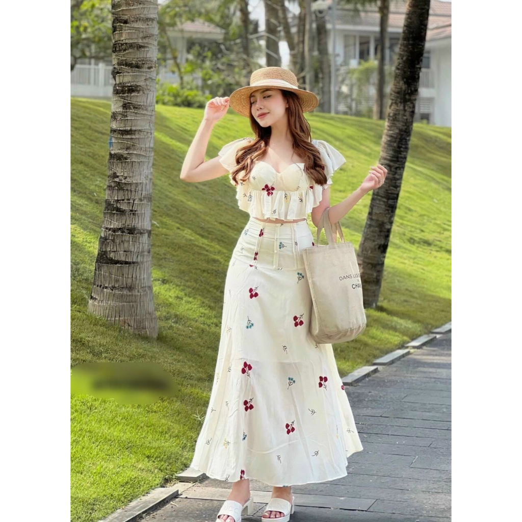 Set áo crop xô thêu + chân váy xoè,hàng xịn