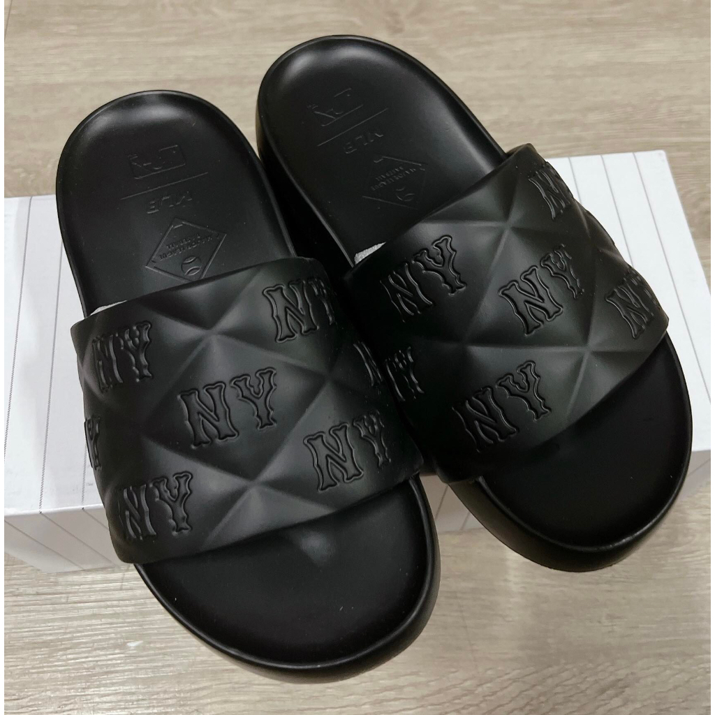 DÉP MLB CHUNKY MOUND DIA MONOGRAM LOGO IN CHÌM 2023 MẪU MỚI NHẤT