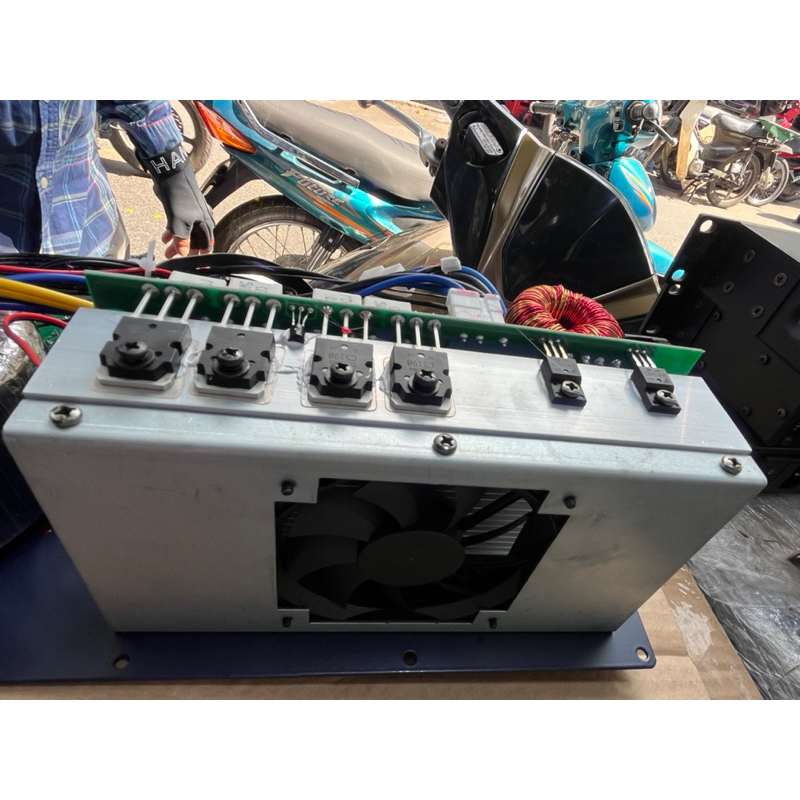 BO MẠCH LOA KÉO KẾT HỢP LIVESTREAM VÀ LED NHÁY THEO NHẠC LẦN ĐẦU TRÊN THỊ TRƯỜNG