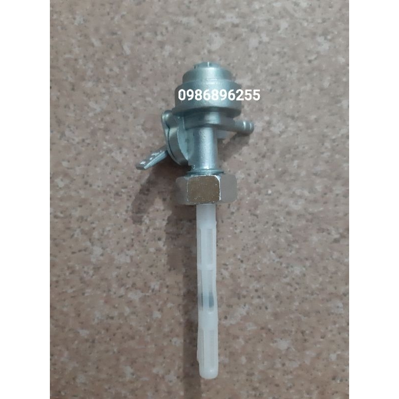 1 chiếc khóa x.ăng dưới xe ba gác - ba bánh