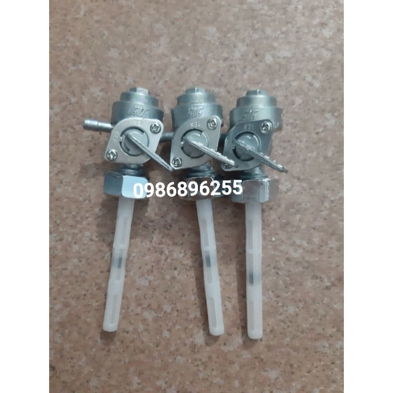 1 chiếc khóa x.ăng dưới xe ba gác - ba bánh