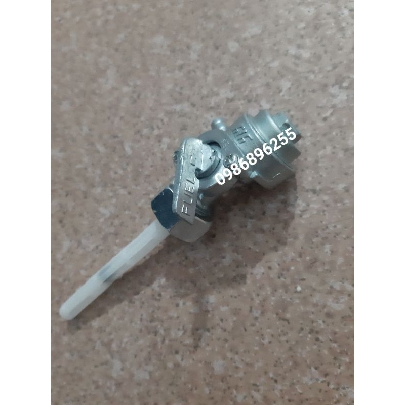 1 chiếc khóa x.ăng dưới xe ba gác - ba bánh