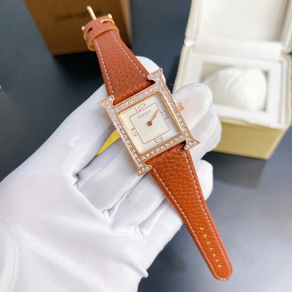 Đồng hồ nữ Hermes viền đính đá - size mặt 26mm, dây da, máy pin Quartz, chống nước 3atm, sang trọng dành cho nữ