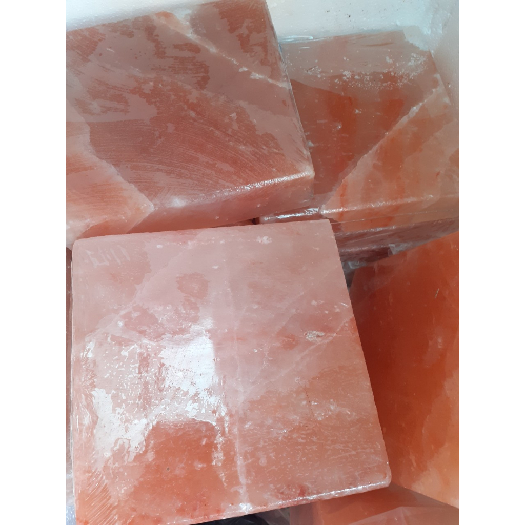 1 Viên đá muối himalaya, kt 20cm*20cm*5cm, nặng 4,5kg loại bị nứt hoặc bể cạnh,  phù hợp về ngâm chân tay hoặc chườm nón