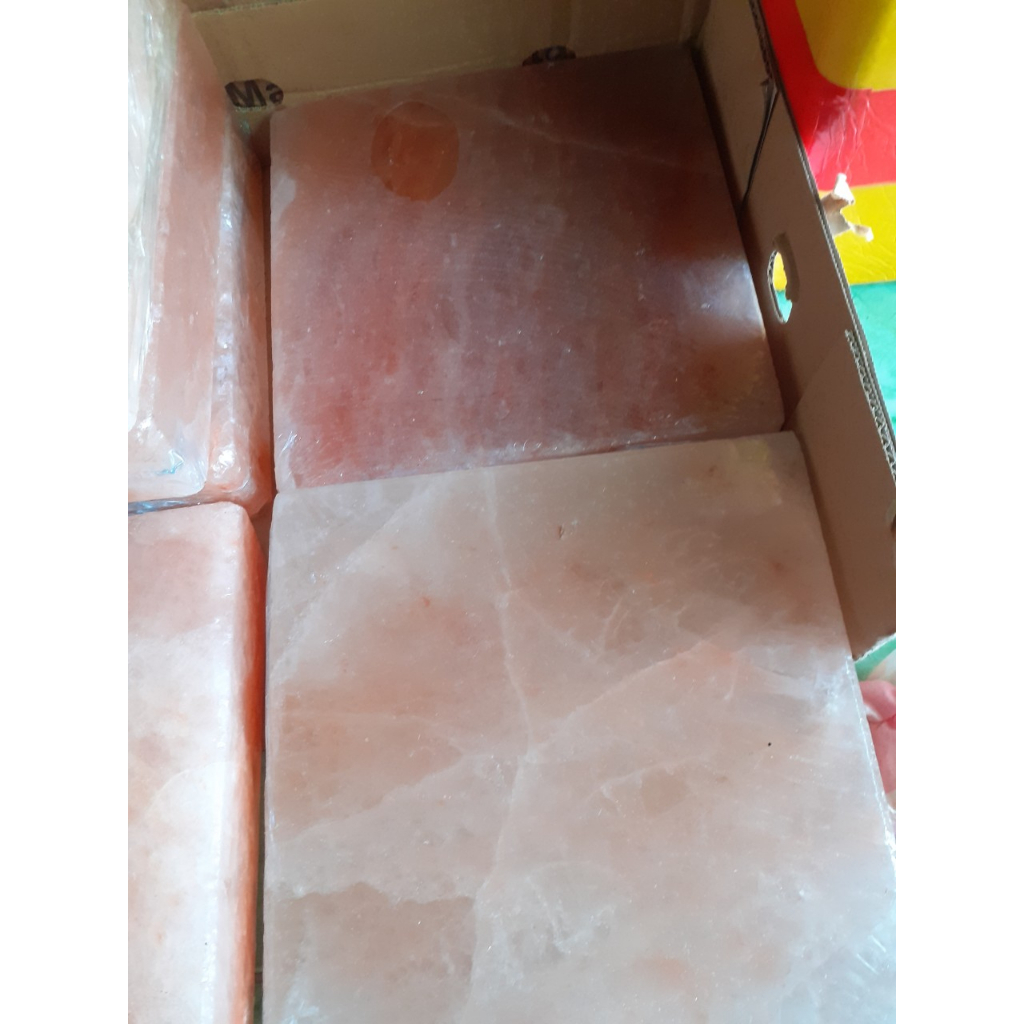 1 Viên đá muối himalaya, kt 20cm*20cm*5cm, nặng 4,5kg loại bị nứt hoặc bể cạnh,  phù hợp về ngâm chân tay hoặc chườm nón