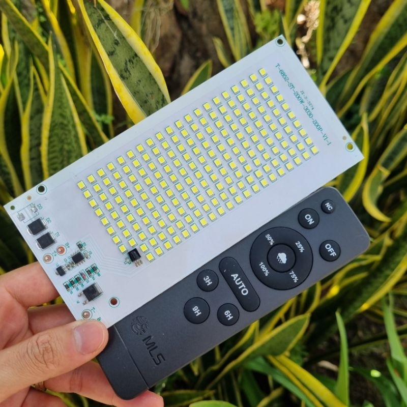 Bảng đèn led năng lượng mặt trời 3.2V 20W kèm điều khiển (không pin) - LT Shop