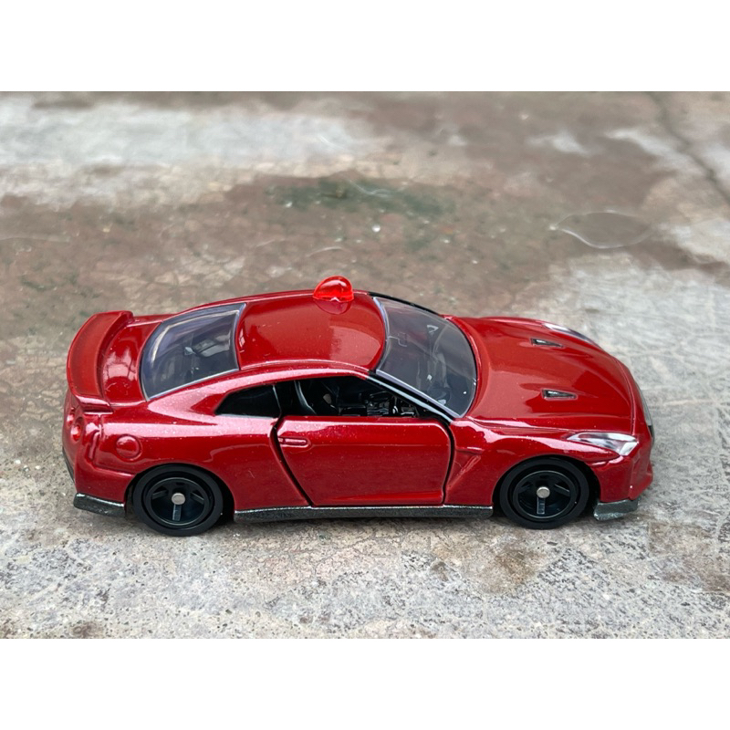 Xe Mô Hình TOMICA NISSAN GTR 1:64