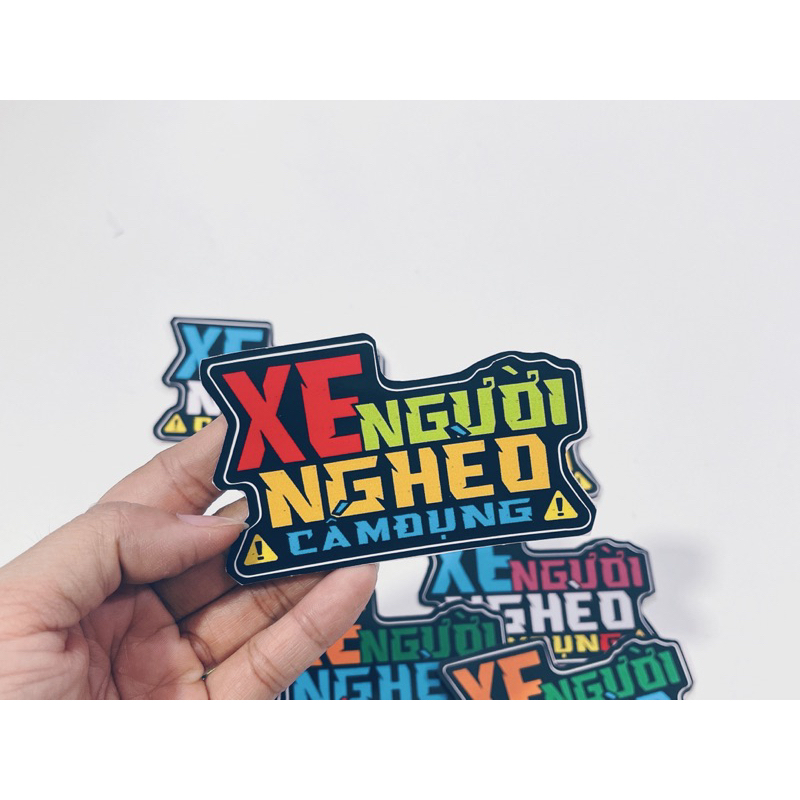 Tem dán chữ Xe người nghèo cấm đụng❌🚫 giao màu ngẫu nhiên, có sẵn keo dán phía sau