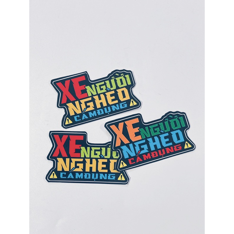 Tem dán chữ Xe người nghèo cấm đụng❌🚫 giao màu ngẫu nhiên, có sẵn keo dán phía sau