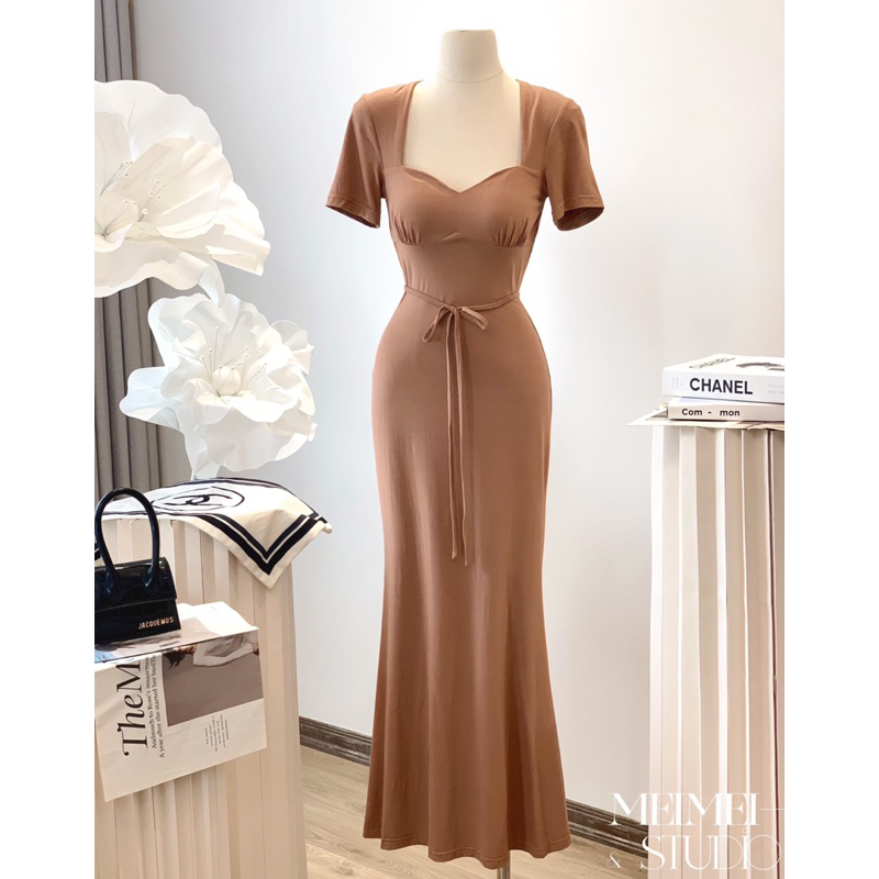 Đầm dúm ngực đuôi cá