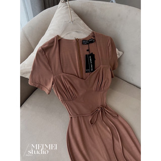 Đầm dúm ngực đuôi cá