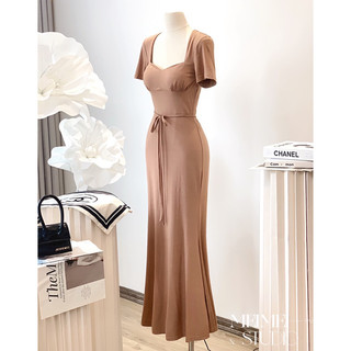 Đầm dúm ngực đuôi cá