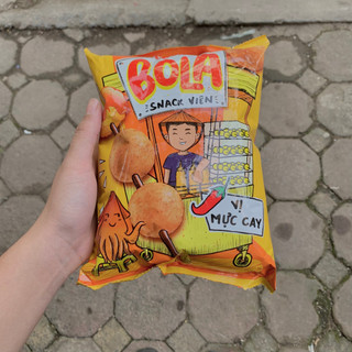 Snack viên vị mực cay bola oishi gói 35g