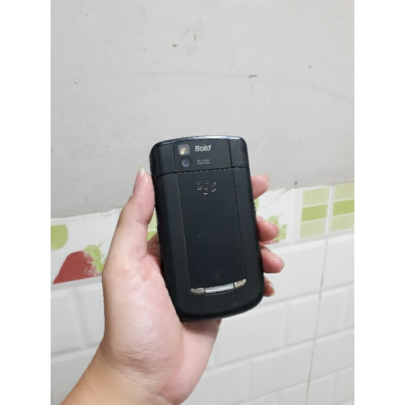 Điện thoại cũ Blackberry 9650 3g, wifi, làm máy phụ, sưu tầm