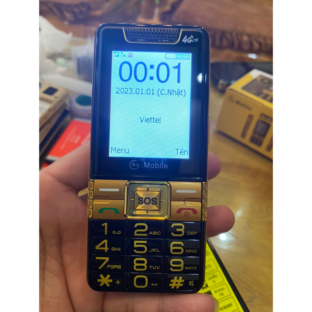 Siêu phẩm dành cho người già A900 , loa to , đọc số , đèn pin siêu sáng , pin khủng 6800 mAh , mới 100% full box