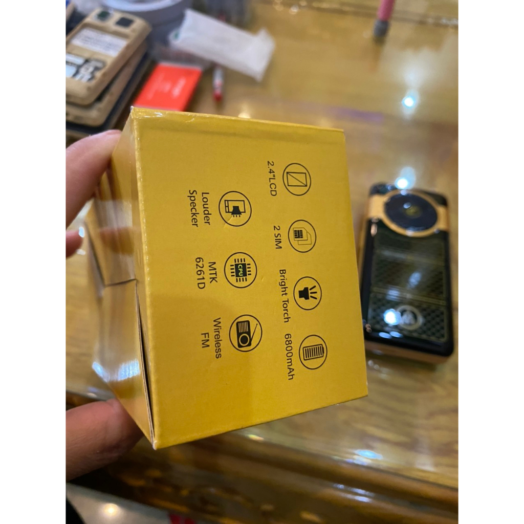 Siêu phẩm dành cho người già A900 , loa to , đọc số , đèn pin siêu sáng , pin khủng 6800 mAh , mới 100% full box