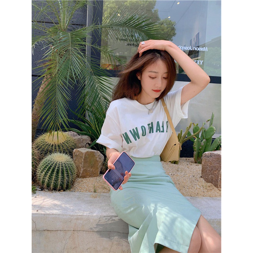 SET ÁO TRẮNG IN CHỮ + CHÂN VÁY MIDI XANH NGỌC SUÔNG (TH)
