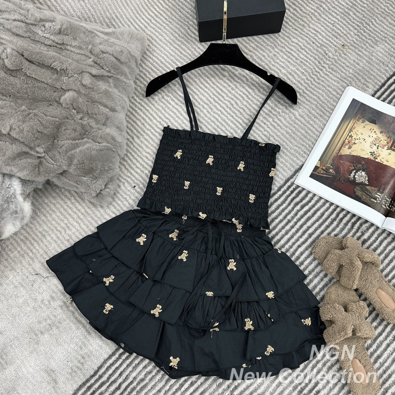 Sét áo chun hai dây + chân váy tầng thêu gấu