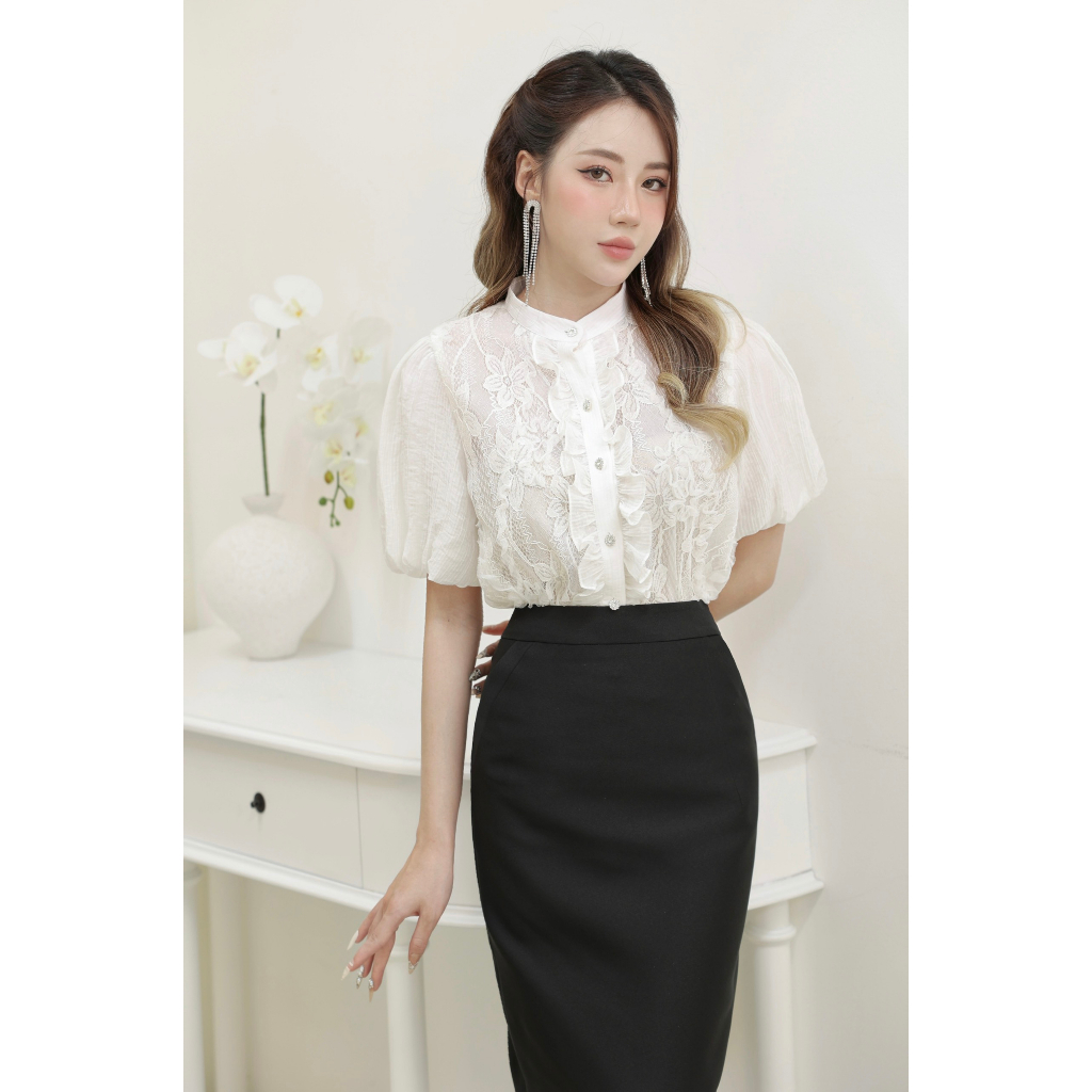 Bộ áo trắng ren hoa kết hợp chân váy bút chì
