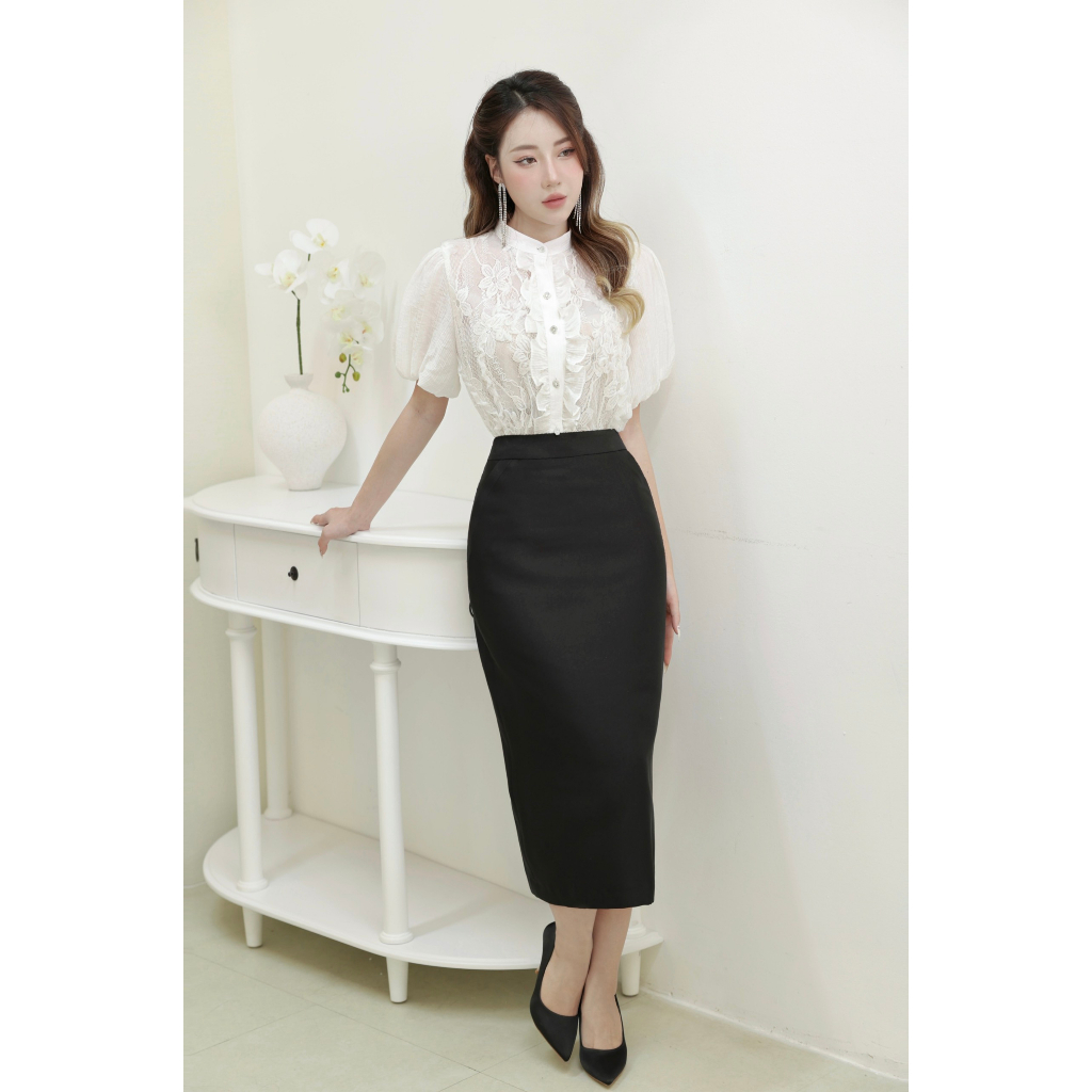 Bộ áo trắng ren hoa kết hợp chân váy bút chì