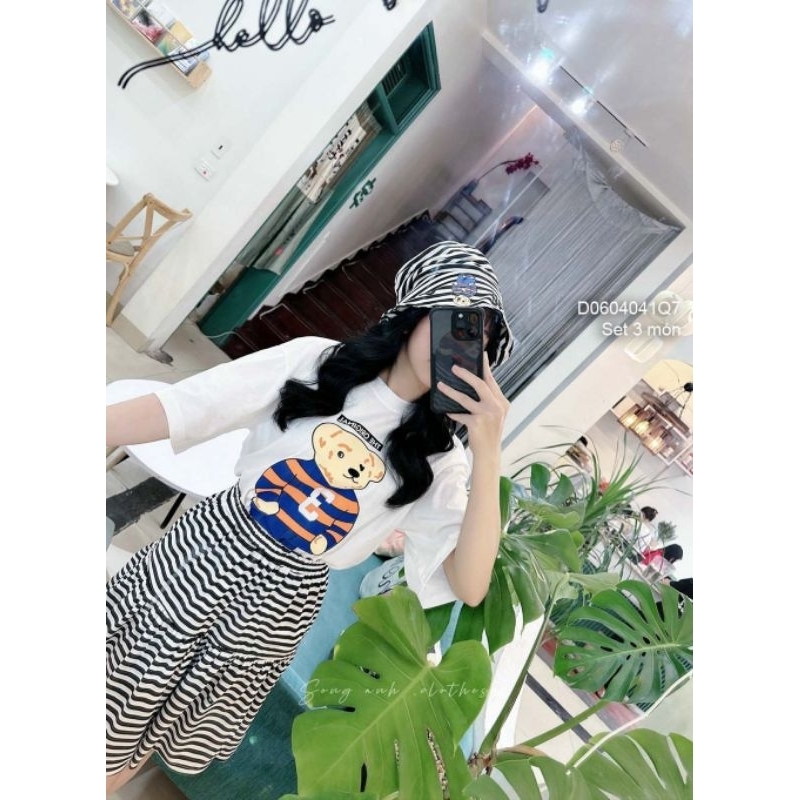 Set áo thun cổ tròn tay con hình gấu kèm nón phối chân váy xòe hàng QC!