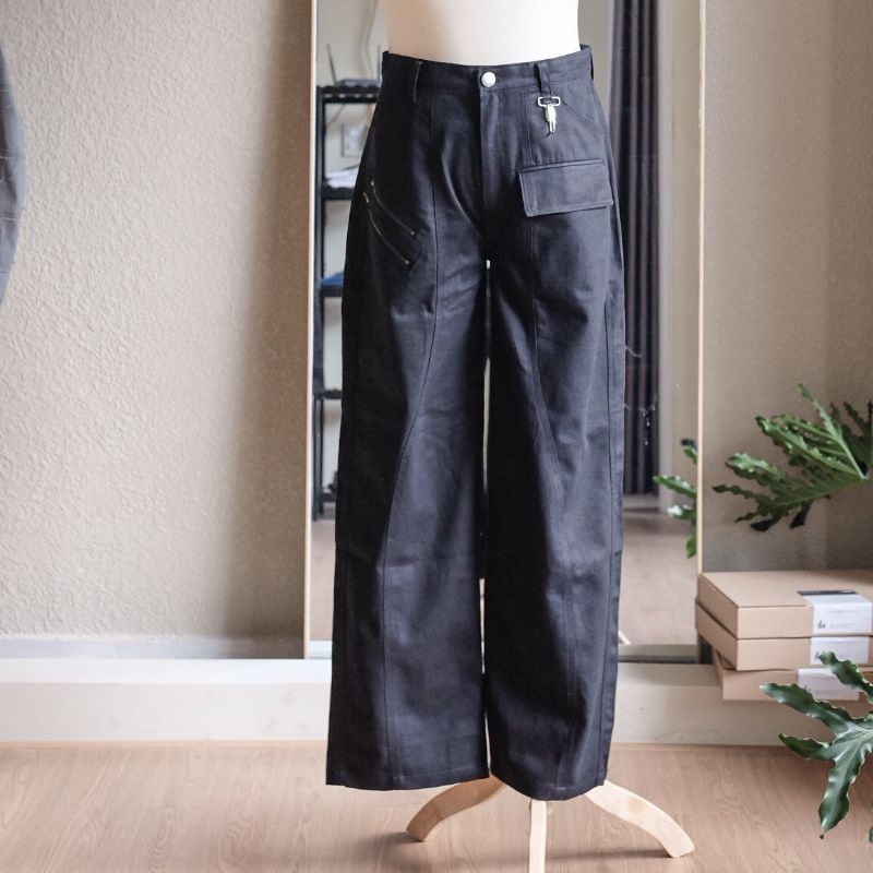 Quần Kaki Straight Fit - Introver Boy Club - Màu Đen