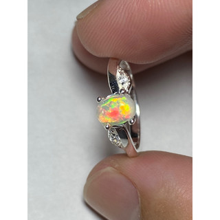 Nhẫn bạc đá Opal thiên nhiên.